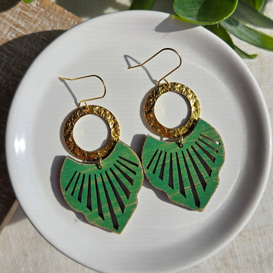 Wooden Line Cutout V - Green