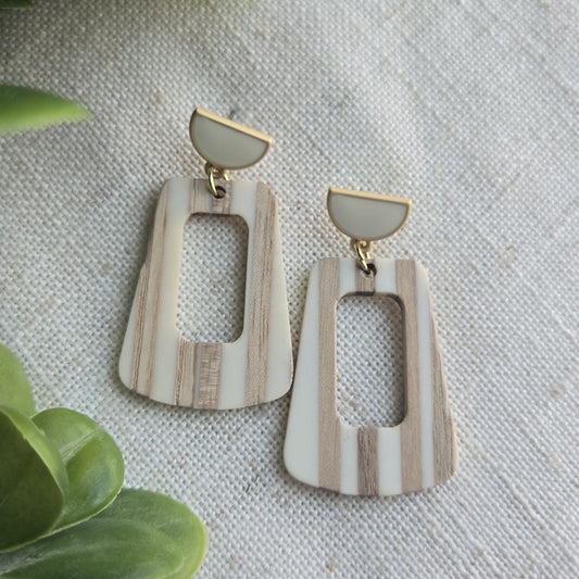 Beachy Acrylic - Wood and White Stud