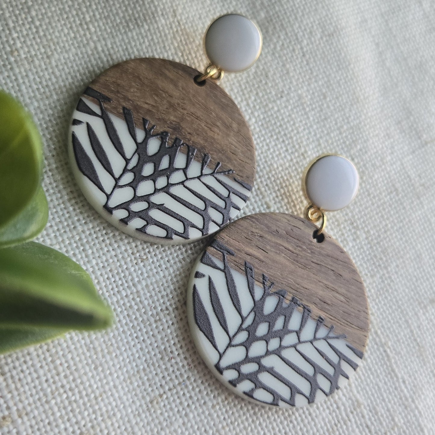 Beachy Acrylic - Black and White Fern Stud