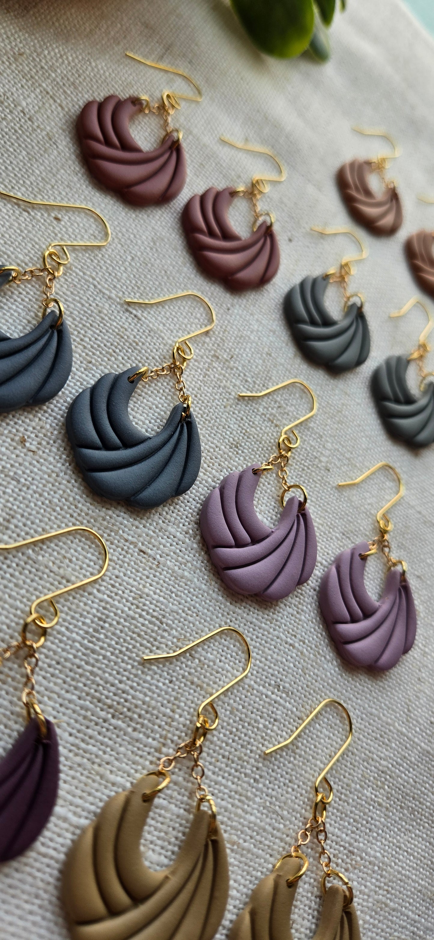 Clay Dangles - Scalloped Chain (Multiple Colors)