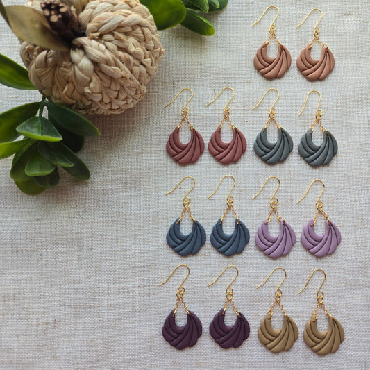 Clay Dangles - Scalloped Chain (Multiple Colors)
