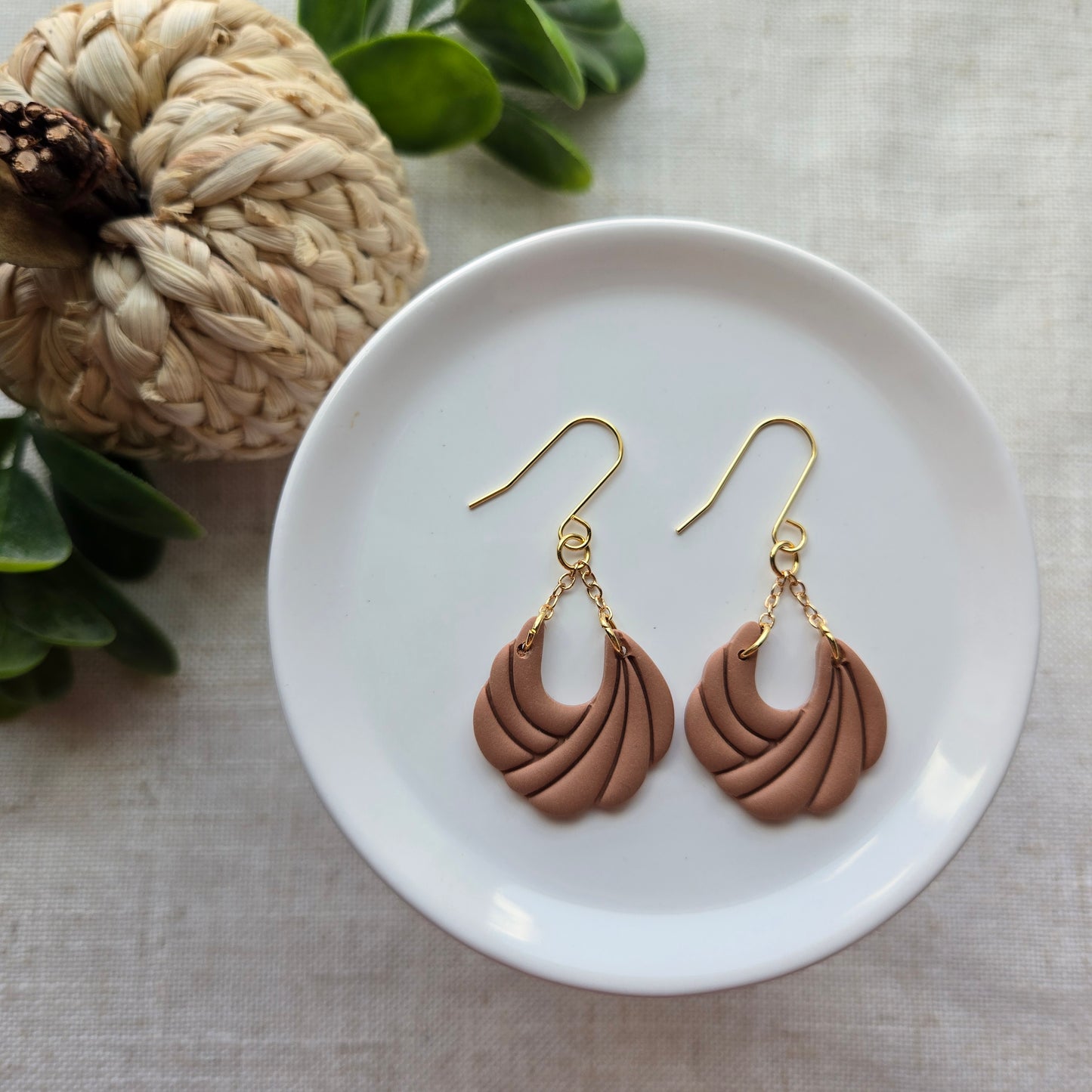 Clay Dangles - Scalloped Chain (Multiple Colors)