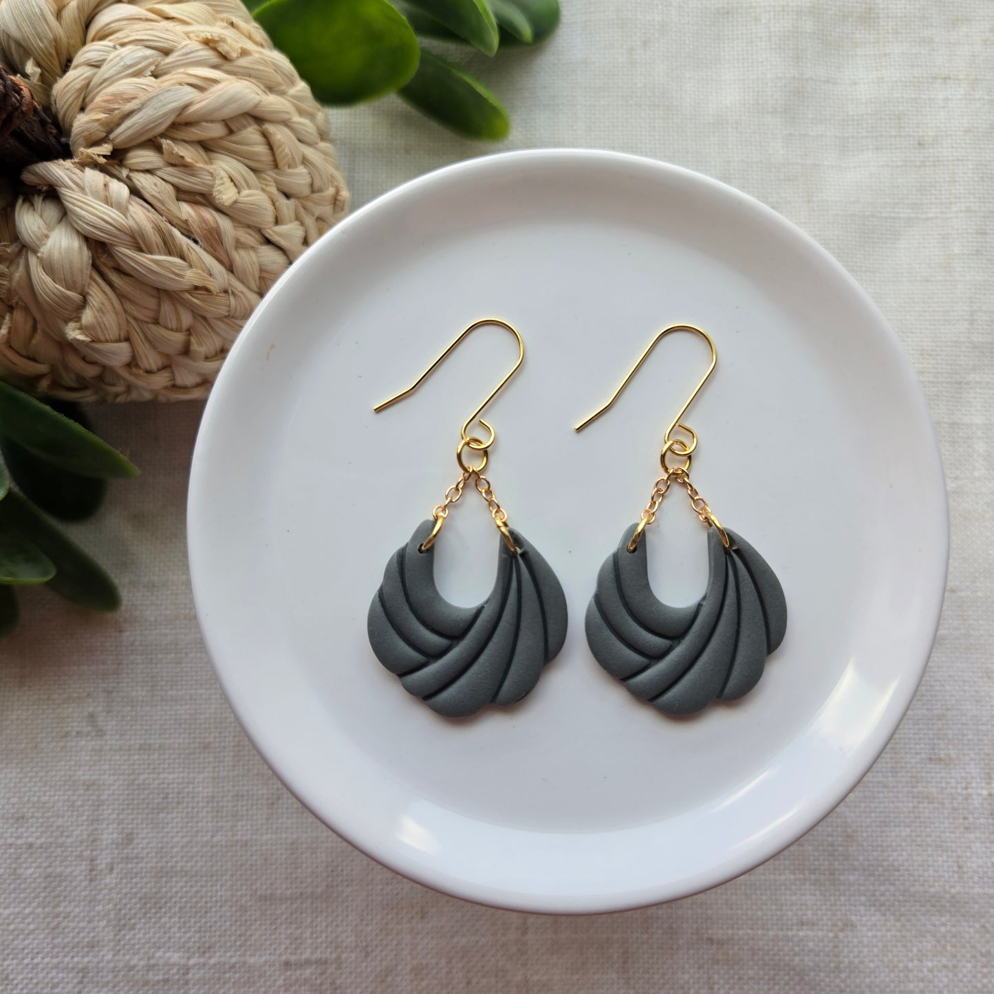 Clay Dangles - Scalloped Chain (Multiple Colors)