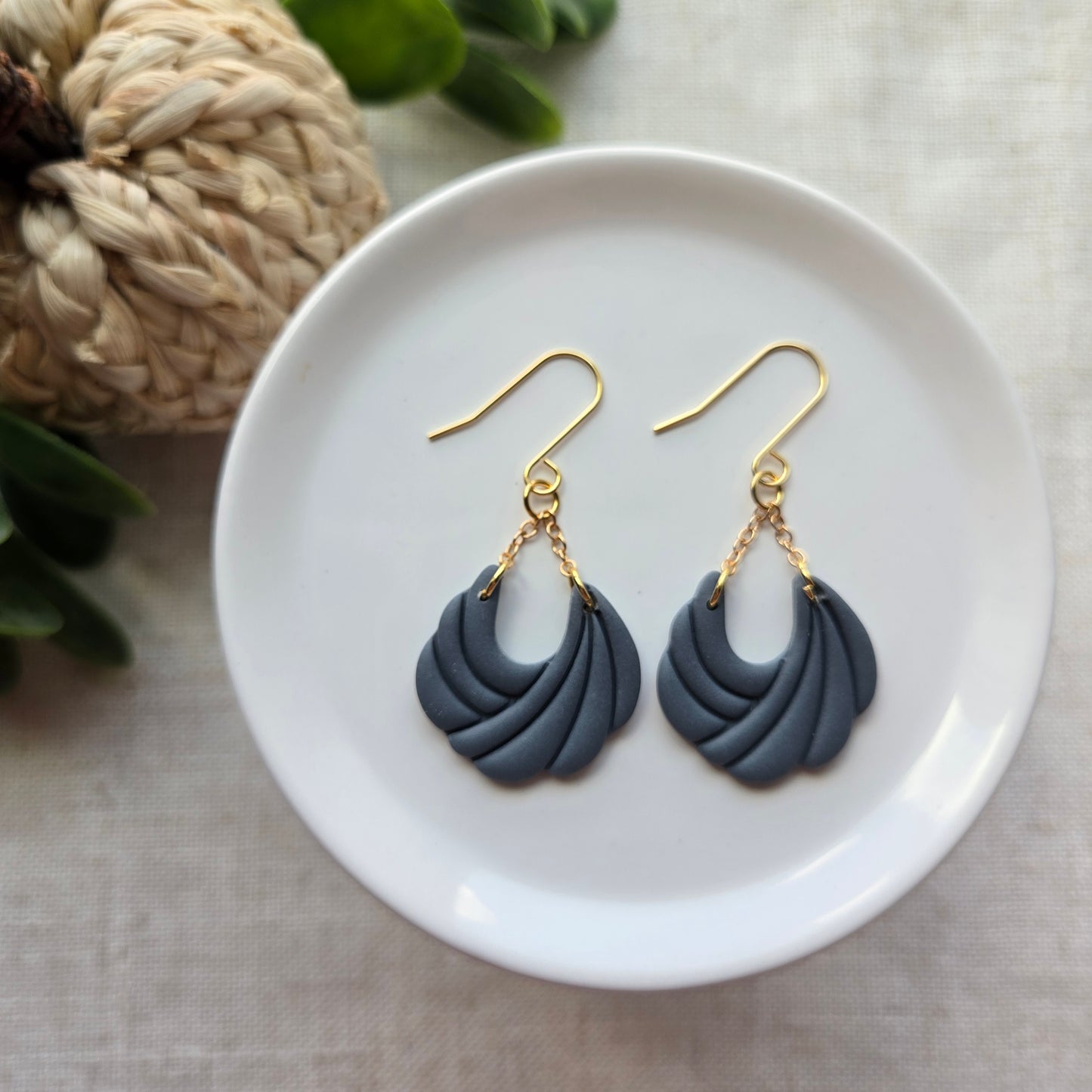 Clay Dangles - Scalloped Chain (Multiple Colors)