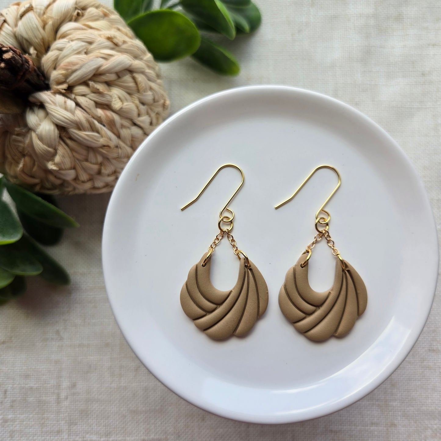 Clay Dangles - Scalloped Chain (Multiple Colors)