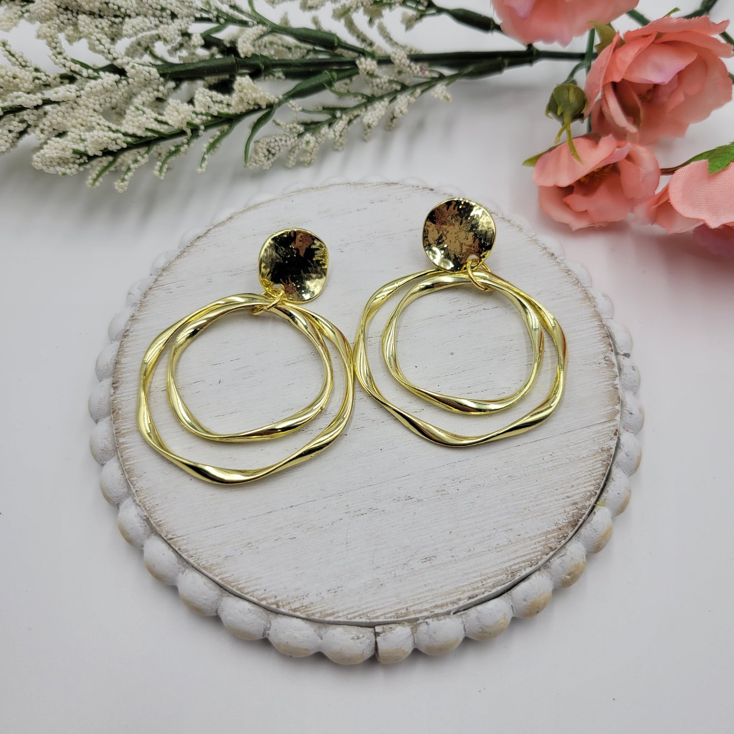 Wavy Metal Hoops on Studs - Gold