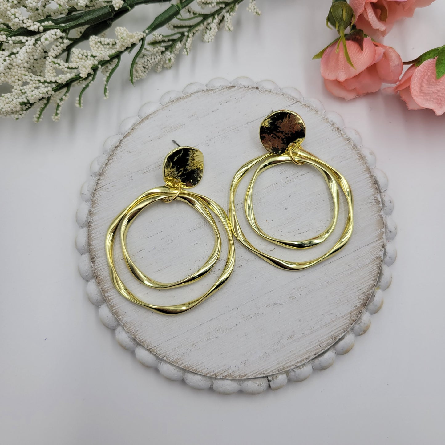 Wavy Metal Hoops on Studs - Gold