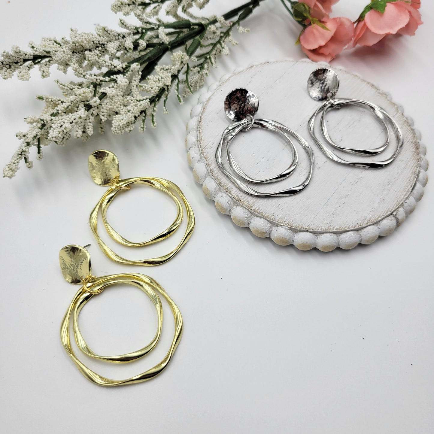 Wavy Metal Hoops on Studs - Gold