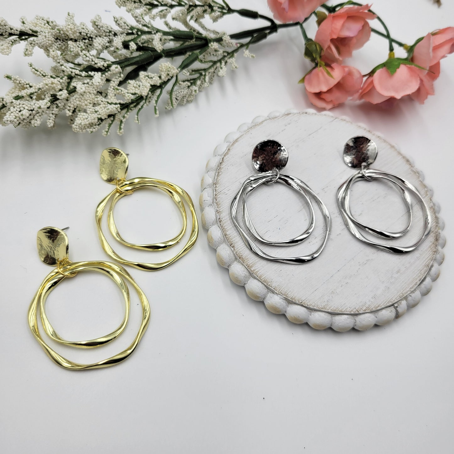 Wavy Metal Hoops on Studs - Gold