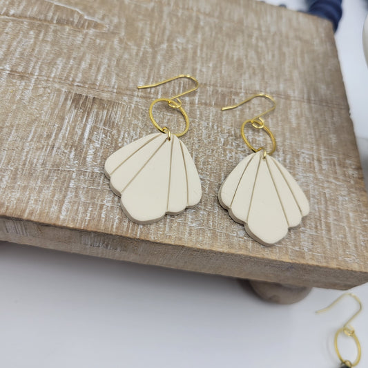 Clay - Ivory Scalloped Dainty Drops