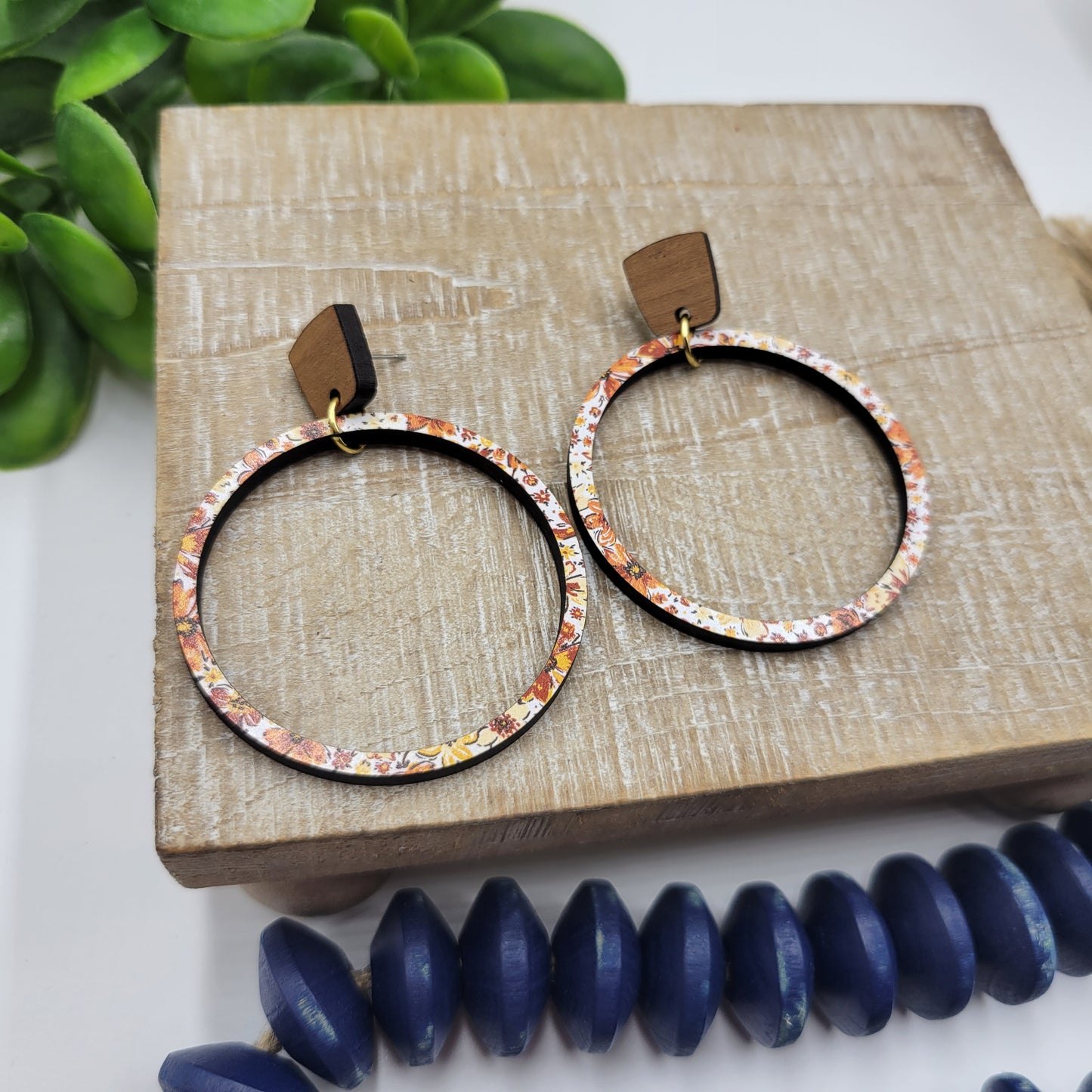 Wood Hoops - Retro Floral Stud