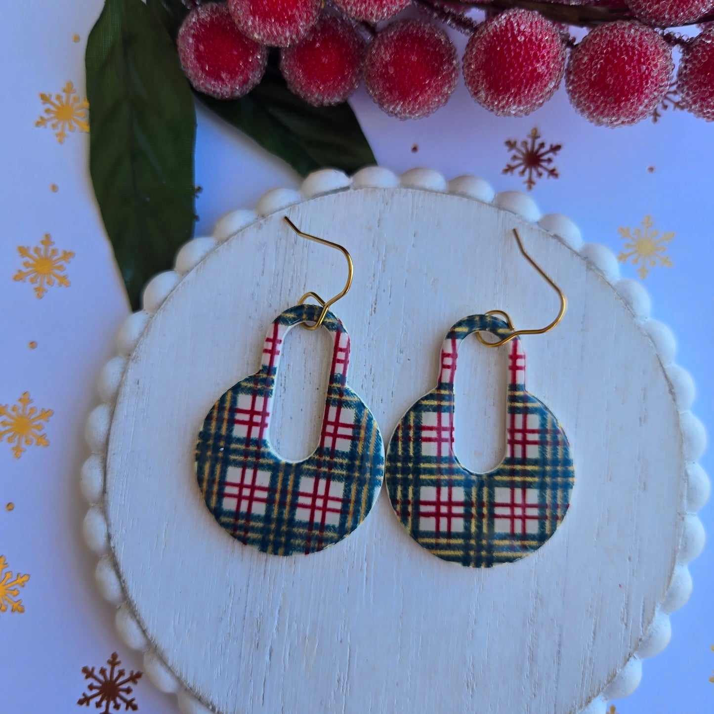 Holiday 2024 - Christmas Plaid Circle Drop