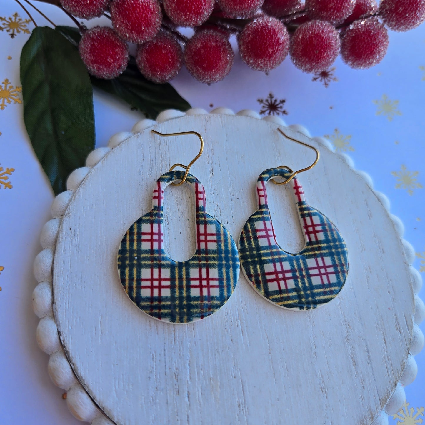 Holiday 2024 - Christmas Plaid Circle Drop