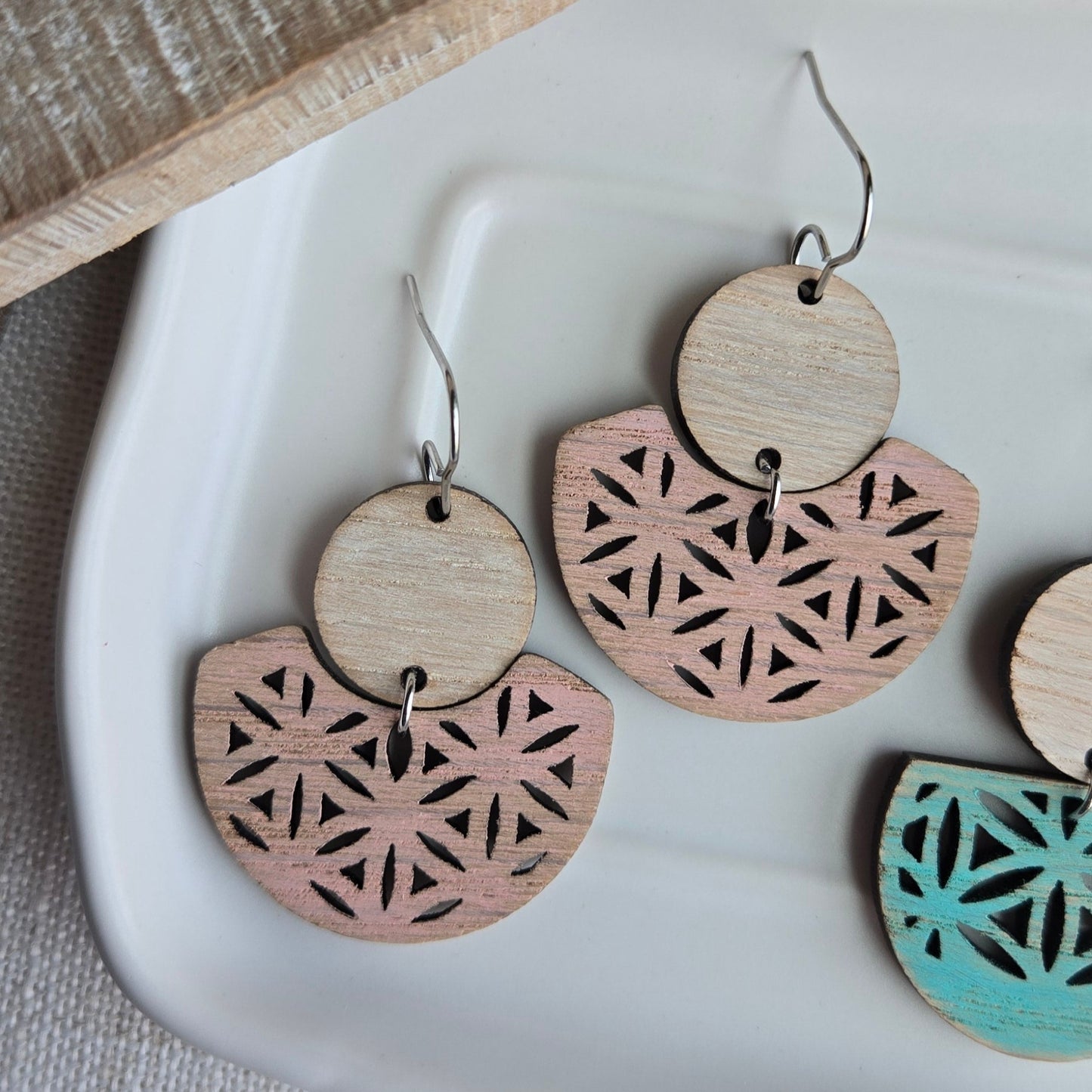 Wooden Starburst Cut-Outs - Pink