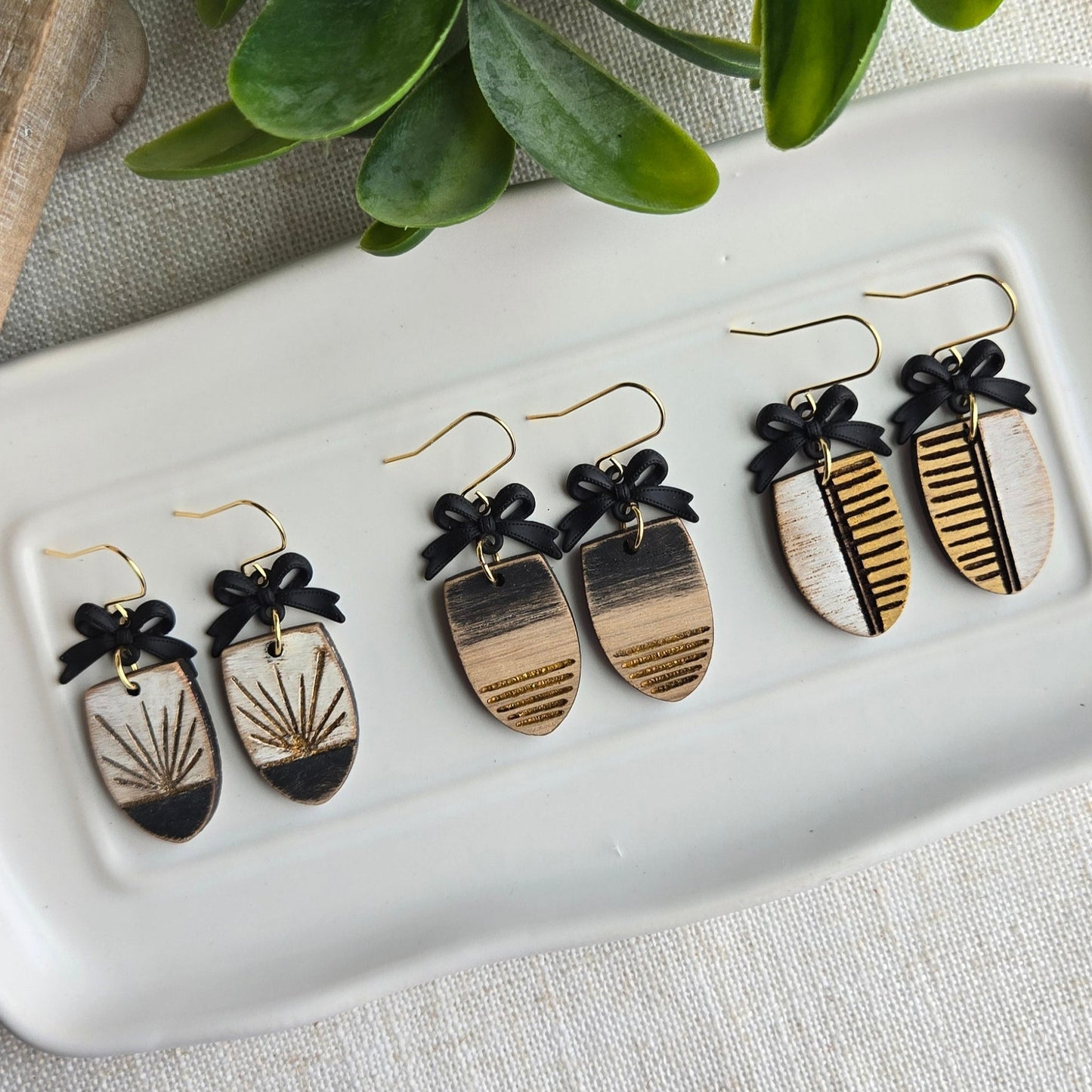 Wooden Ovals - Black/Gold/White - Sunburst