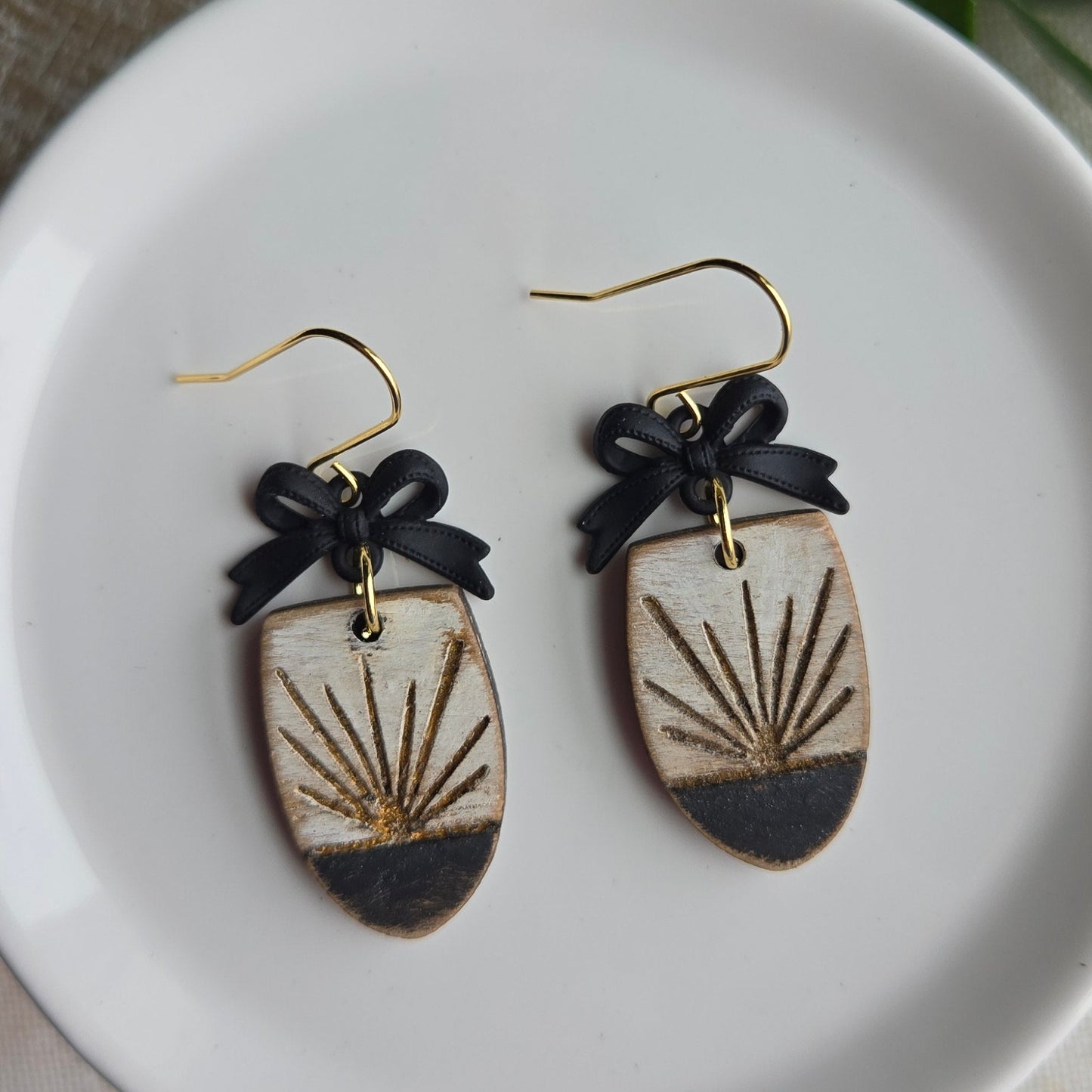 Wooden Ovals - Black/Gold/White - Sunburst
