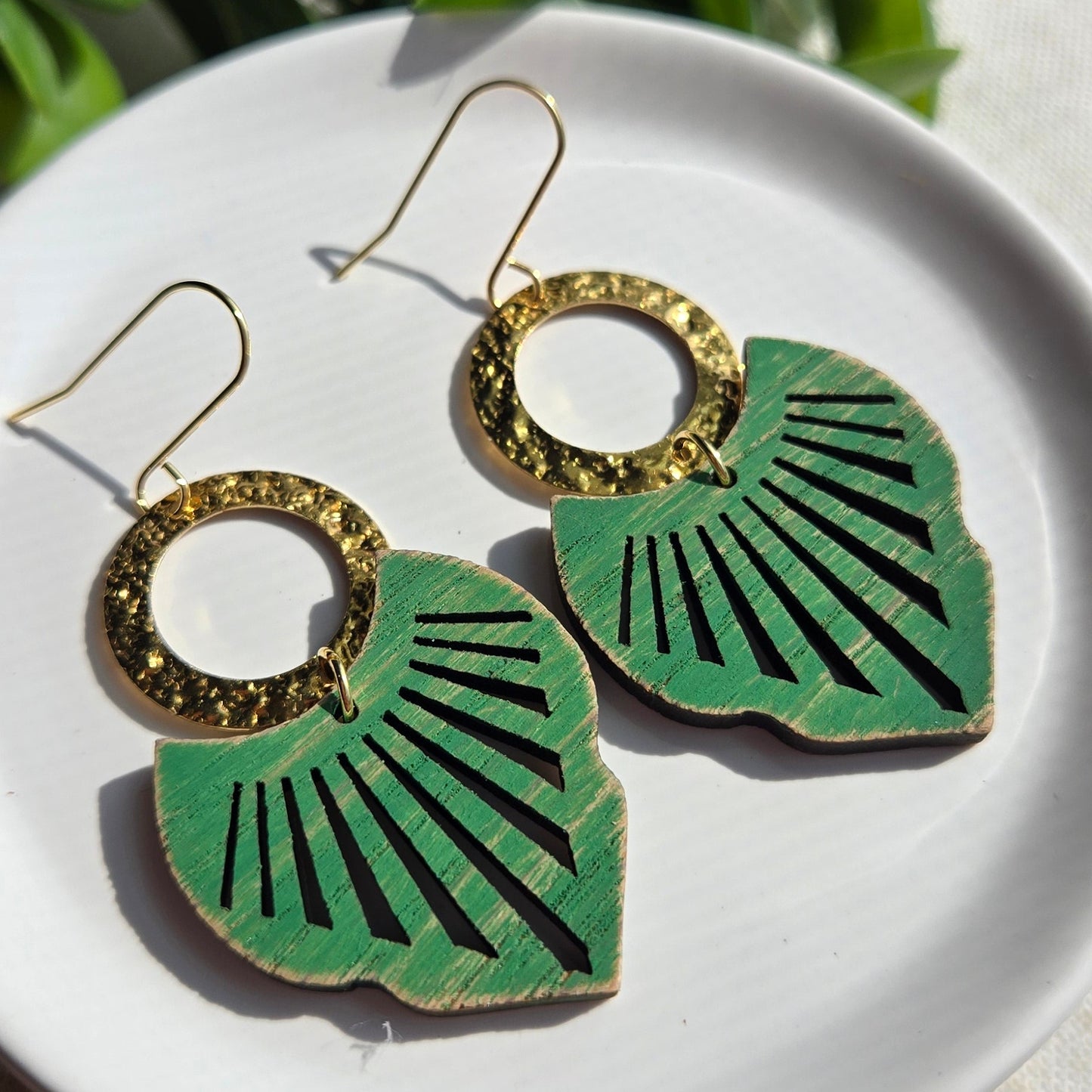 Wooden Line Cutout V - Green