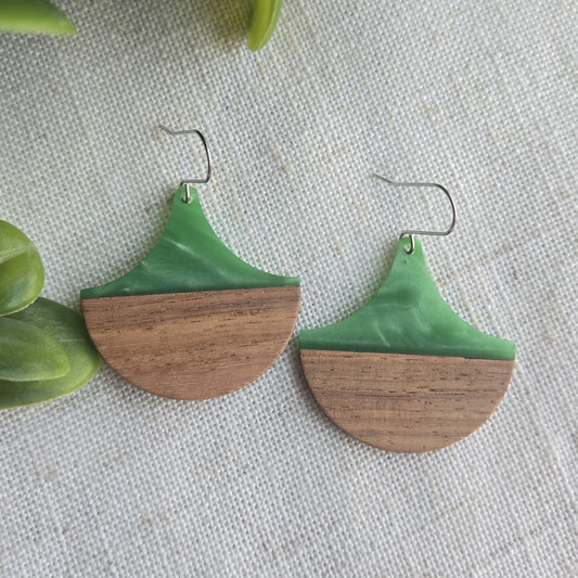 Beachy Acrylic - Green Dangle