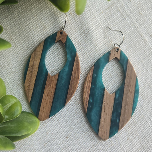 Beachy Acrylic - Aqua Leaf