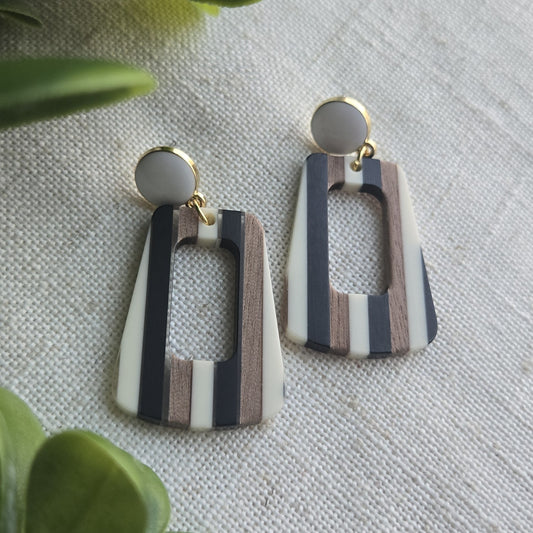 Beachy Acrylic - Black and White Stud