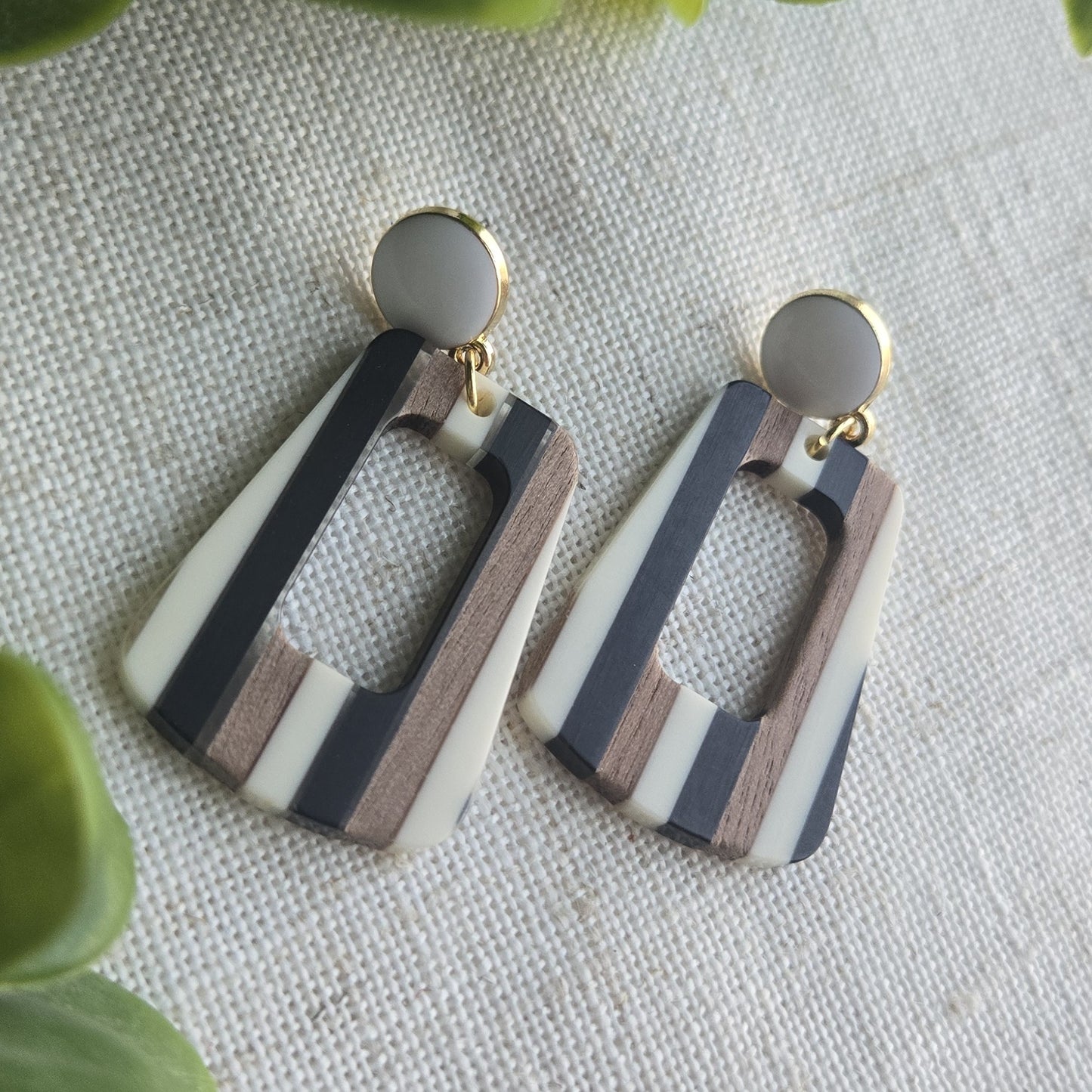 Beachy Acrylic - Black and White Stud
