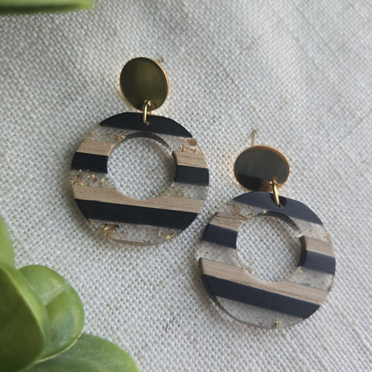 Beachy Acrylic - Black and Gold Stud Circle