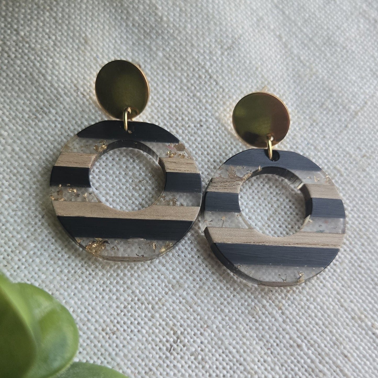 Beachy Acrylic - Black and Gold Stud Circle