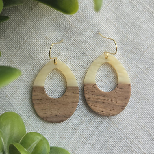 Beachy Acrylic - Cream Teardrop Cutout
