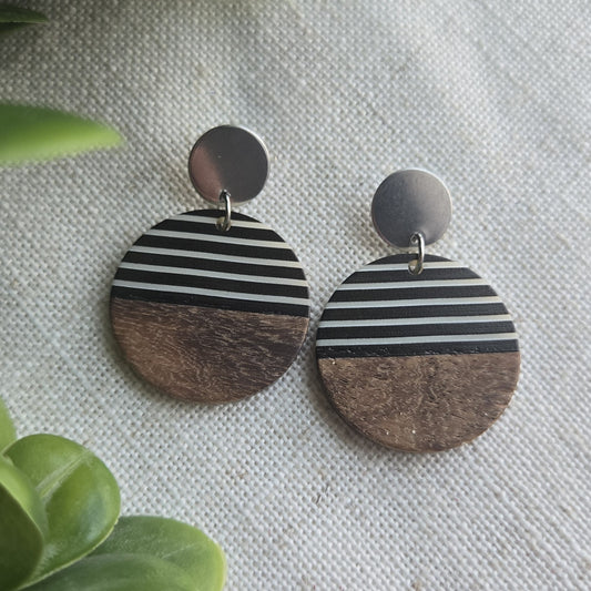 Beachy Acrylic - Black and White Pinstripes