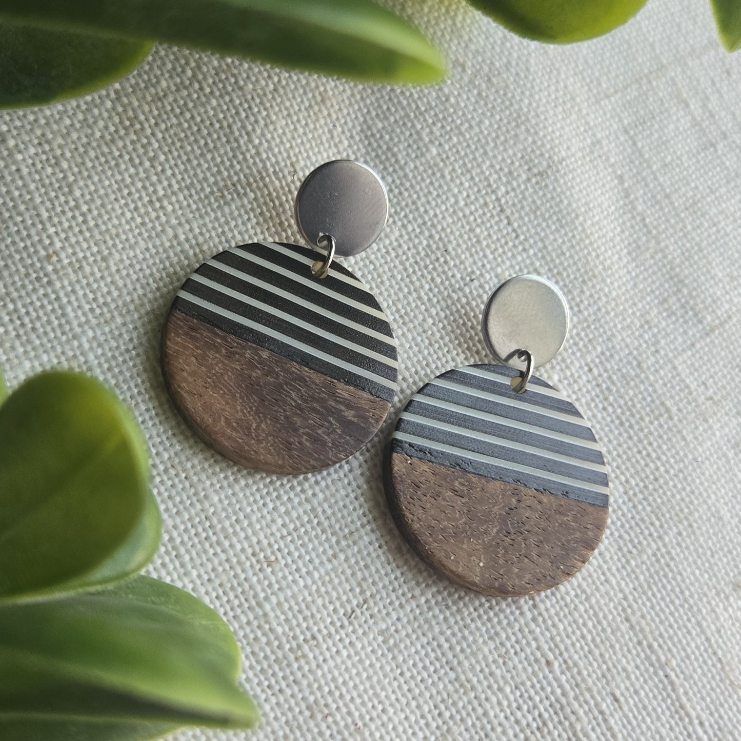 Beachy Acrylic - Black and White Pinstripes
