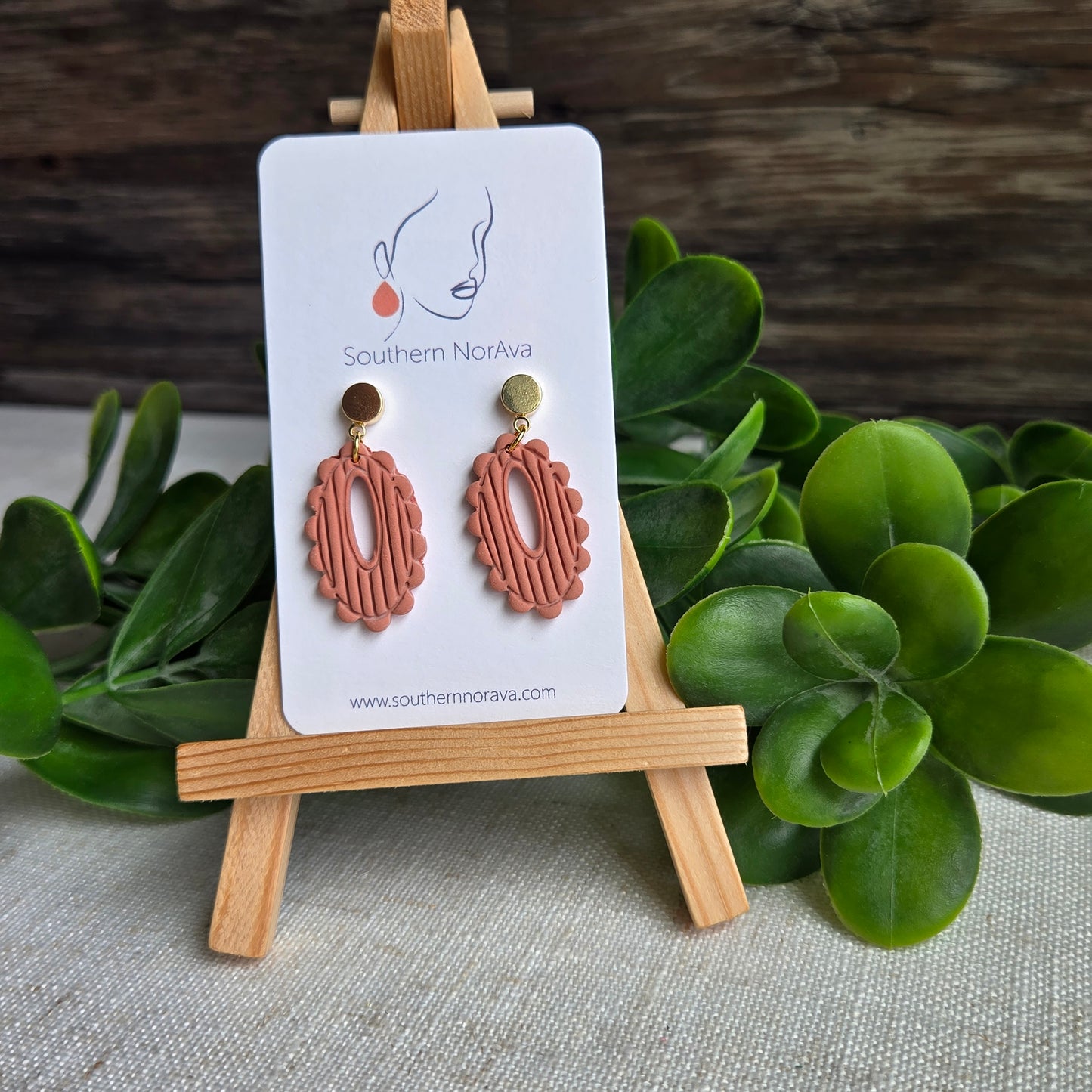 Sallie - Embossed Scalloped Drops
