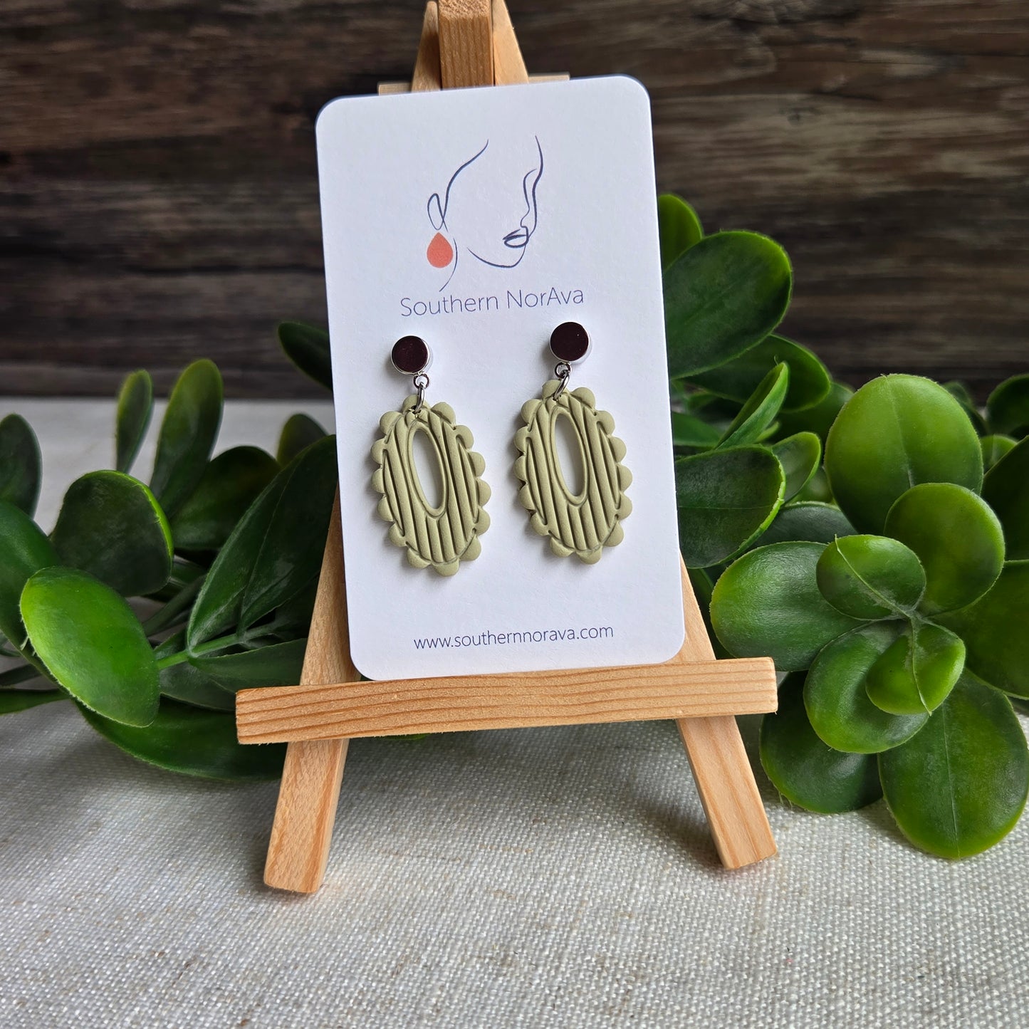 Sallie - Embossed Scalloped Drops