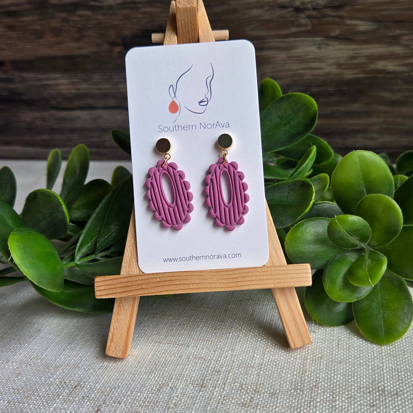 Sallie - Embossed Scalloped Drops