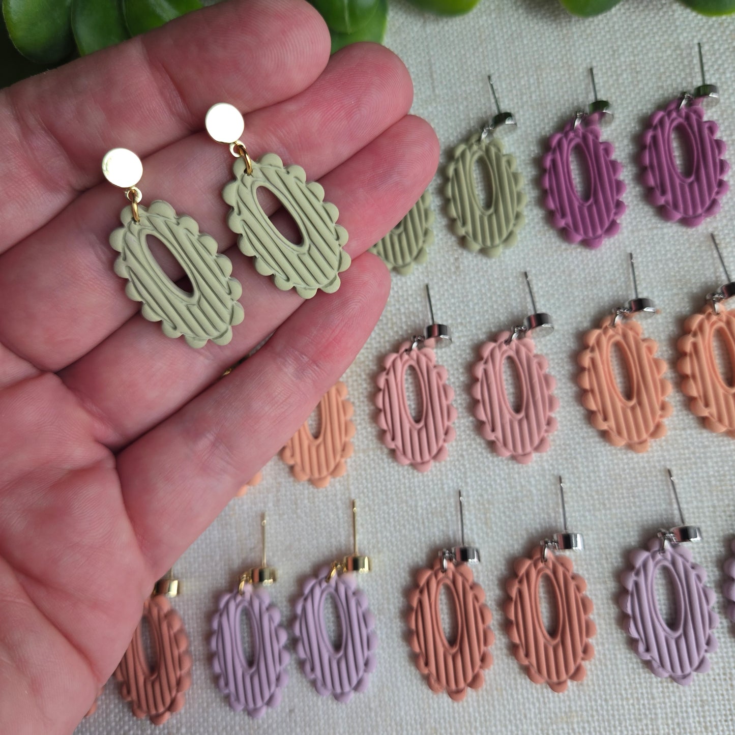 Sallie - Embossed Scalloped Drops