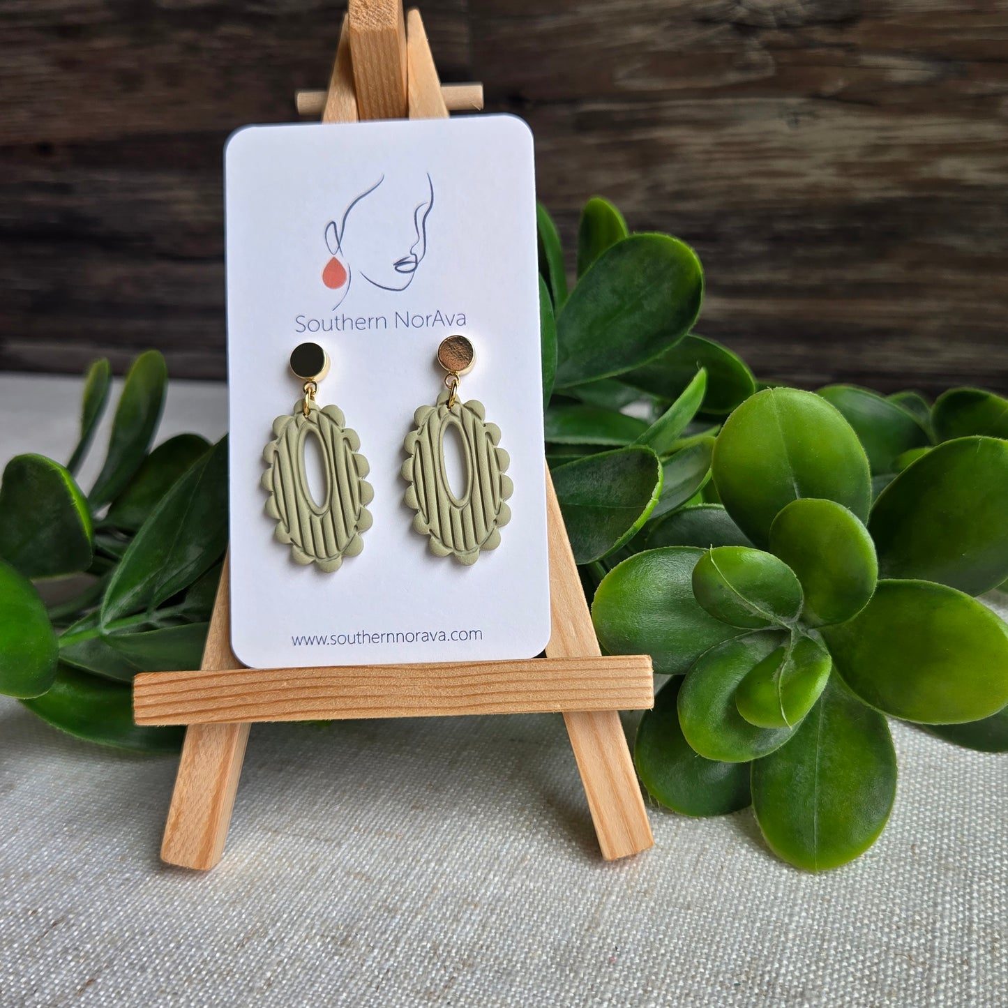 Sallie - Embossed Scalloped Drops